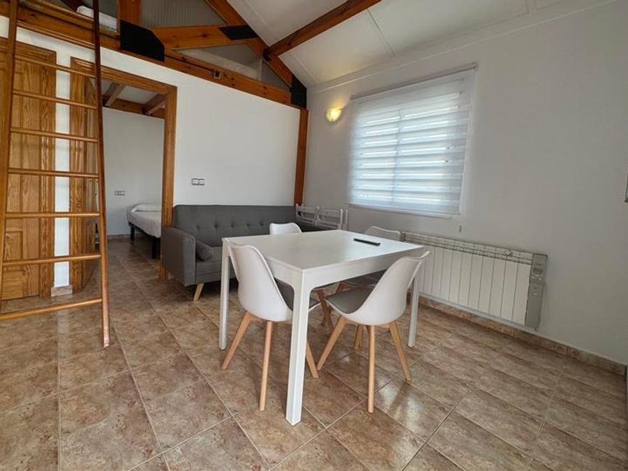 Camping Pas Cher vous présente avec son site Officiel campingpascher.fr, le Camping Sierra De Javalambre classé 3 étoiles, situé sur la commune de Manzanera dans le département Teruel (Aragon) en Espagne. Le camping Sierra De Javalambre vous propose un hébergement de type bungalow. L'établissement vous propose 15 autres types d'hébergements. Découvrez tous nos séjours à petits prix dans la commune et aux alentours de Manzanera du département : Teruel (Aragon). Aire de jeux enfants, Terrain multisports, Snack/Bar,... En savoir plus : cliquez-ICI.