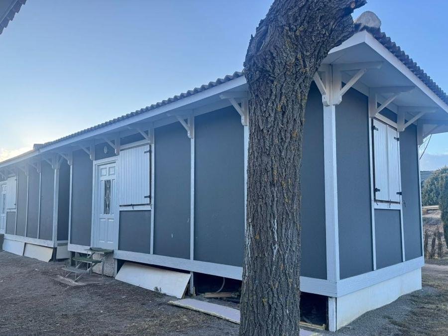 Camping Pas Cher vous présente avec son site Officiel campingpascher.fr, le Camping Sierra De Javalambre classé 3 étoiles, situé sur la commune de Manzanera dans le département Teruel (Aragon) en Espagne. Le camping Sierra De Javalambre, vous présente un hébergement de type chambre. Le camping Sierra De Javalambre vous propose du vendredi 05 juin au vendredi 12 juin 2026 avec un DÉPART DEMAIN pour 7 nuits à 350€. Cette location propose 187 dates différentes pour réserver votre séjour. Découvrez également les 15 autres gammes d'hébergements du camping. Aire de jeux enfants, Terrain multisports, Snack/Bar,... En savoir plus : cliquez-ICI.