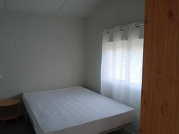 Camping Pas Cher vous présente avec son site Officiel campingpascher.fr, le Camping Sierra De Javalambre classé 3 étoiles, situé sur la commune de Manzanera dans le département Teruel (Aragon) en Espagne. Le camping Sierra De Javalambre, vous présente un hébergement de type bungalow. Le camping Sierra De Javalambre vous propose du sam. 13 décembre au sam. 20 décembre 2025 avec un DÉPART DEMAIN pour 7 nuits à 805€. Cette location propose 13 dates différentes pour réserver votre séjour. Découvrez également les 14 autres gammes d'hébergements du camping. Aire de jeux enfants, Terrain multisports, Snack/Bar,... En savoir plus : cliquez-ICI.