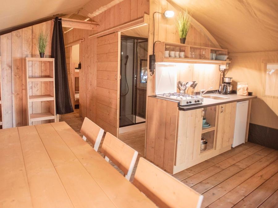 Camping Pas Cher vous présente avec son site Officiel campingpascher.fr, le Camping Le Hameau De L'Ourthe classé 4 étoiles, situé sur la commune de Houffalize dans le département Luxembourg (Wallonie) en Belgique. Le camping Le Hameau De L'Ourthe, vous présente un hébergement de type tente en toile et bois. Le camping Le Hameau De L'Ourthe vous propose du sam. 27 juin au sam. 04 juillet 2026 pour 7 nuits à 742.9€. Cette location propose 8 dates différentes pour réserver votre séjour. Découvrez également les 2 autres gammes d'hébergements du camping. Aire de jeux enfants, Canoë-kayak, Cyclisme, Pétanque, Randonnée, Bar, Snack/Bar,... En savoir plus : cliquez-ICI.