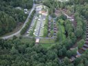 Camping Pas Cher vous présente avec son site Officiel campingpascher.fr, le Camping Le Hameau De L'Ourthe classé 4 étoiles, situé sur la commune de Houffalize dans le département Luxembourg (Wallonie) en Belgique. Le camping Le Hameau De L'Ourthe vous propose un hébergement de type lodge pour 6 personnes. L'établissement vous propose 13 autres types d'hébergements. Découvrez tous nos séjours à petits prix dans la commune et aux alentours de Houffalize du département : Luxembourg (Wallonie). Aire de jeux enfants, Canoë-kayak, Cyclisme, Pétanque, Randonnée, Bar, Snack/Bar,... En savoir plus : cliquez-ICI.