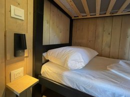 Camping Pas Cher vous présente avec son site Officiel campingpascher.fr, le Camping Le Hameau De L'Ourthe classé 4 étoiles, situé sur la commune de Houffalize dans le département Luxembourg (Wallonie) en Belgique. Le camping Le Hameau De L'Ourthe, vous présente un hébergement de type lodge pour 4 personnes. Le camping Le Hameau De L'Ourthe vous propose du sam. 28 mars au sam. 04 avril 2026, en promotion à -20% pour 7 nuits à 994,40 € au lieu de 1243,0 € soit une Économie de 248,60 €. Cette location propose 335 dates différentes pour réserver votre séjour. Découvrez également les 11 autres gammes d'hébergements du camping. Aire de jeux enfants, Canoë-kayak, Cyclisme, Pétanque, Randonnée, Bar, Snack/Bar,... En savoir plus : cliquez-ICI.