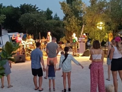 Cliquez pour découvrir toutes les photos de l'ÉTABLISSEMENT ! camping Domaine De Chadeyron - Et Gîtes photo 23