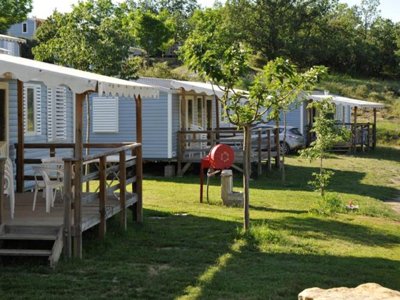 Cliquez pour découvrir toutes les photos de l'HÉBERGEMENT ! mobil-home - Domaine De Chadeyron - Et Gîtes photo 4