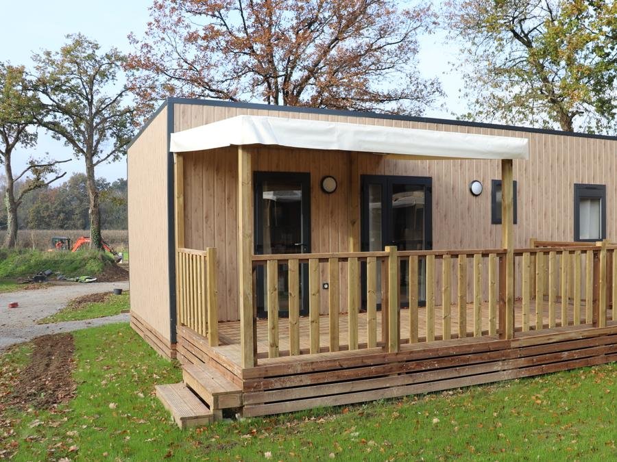 Camping Pas Cher vous présente avec son site Officiel campingpascher.fr, le Camping VVF De Pontivy classé 3 étoiles, situé sur la commune de Pontivy dans le département Morbihan (Bretagne) en France. Le camping VVF De Pontivy, vous présente un hébergement de type mobil-home de 30 m². Le camping VVF De Pontivy vous propose du sam. 04 juillet au sam. 11 juillet 2026, en promotion à -10% pour 7 nuits à 567 € au lieu de 630,0 € soit une Économie de 63 €. Cette location propose 34 dates différentes pour réserver votre séjour. Découvrez également les 4 autres gammes d'hébergements du camping. Rivière, Piscine extérieure, Animations familiales, Aire de jeux enfants, Baby-foot, Canoë-kayak, Cyclisme, Ping-pong, Pétanque, Randonnée, Boulangerie, Dépôt de pain, Restaurant, Snack/Bar, Supermarché, Épicerie,... En savoir plus : cliquez-ICI.