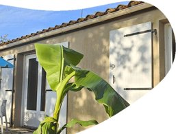 Camping Pas Cher vous présente avec son site Officiel campingpascher.fr, le Village vacances Et Camping Couleurs Vendée, situé sur la commune de Mareuil Sur Lay Dissais dans le département Vendée (Pays De La Loire) en France. Le village vacances Et Camping Couleurs Vendée vous propose un hébergement de type maison de 36 m² pour 5 personnes. L'établissement vous propose 4 autres types d'hébergements. Découvrez tous nos séjours à petits prix dans la commune et aux alentours de Mareuil Sur Lay Dissais du département : Vendée (Pays De La Loire). Piscine chauffée, Piscine extérieure, Animation enfants, Aire de jeux enfants, Ping-pong, Pétanque, Structure gonflable enfants, Bar, Dépôt de pain, Restaurant, Snack/Bar,... En savoir plus : cliquez-ICI.