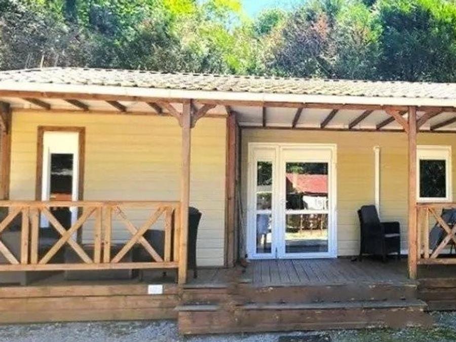 Camping Pas Cher vous présente avec son site Officiel campingpascher.fr, le Camping City Nature classé 3 étoiles, situé sur la commune de Lescar dans le département Pyrénées-atlantiques (Aquitaine) en France. Le camping City Nature vous propose un hébergement de type chalet de 35 m² avec climatisation (télévision). L'établissement vous propose 17 autres types d'hébergements. Découvrez tous nos séjours à petits prix dans la commune et aux alentours de Lescar du département : Pyrénées-atlantiques (Aquitaine). Piscine extérieure, Animations familiales, Aire de jeux enfants, Canoë-kayak, Cyclisme, Pétanque, Terrain multisports, Restaurant,... En savoir plus : cliquez-ICI.