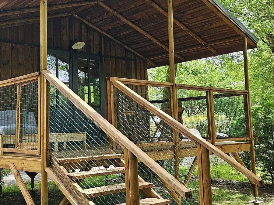 Camping Pas Cher vous présente avec son site Officiel campingpascher.fr, le Camping City Nature classé 3 étoiles, situé sur la commune de Lescar dans le département Pyrénées-atlantiques (Aquitaine) en France. Le camping City Nature vous propose un hébergement de type chalet de 17 m² avec climatisation (télévision). L'établissement vous propose 17 autres types d'hébergements. Découvrez tous nos séjours à petits prix dans la commune et aux alentours de Lescar du département : Pyrénées-atlantiques (Aquitaine). Piscine extérieure, Animations familiales, Aire de jeux enfants, Canoë-kayak, Cyclisme, Pétanque, Terrain multisports, Restaurant,... En savoir plus : cliquez-ICI.