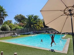 Camping Pas Cher vous présente avec son site Officiel campingpascher.fr, le Camping City Nature classé 3 étoiles, situé sur la commune de Lescar dans le département Pyrénées-atlantiques (Aquitaine) en France. Le camping City Nature vous propose un hébergement de type chalet de 24 m² avec climatisation (télévision). L'établissement vous propose 17 autres types d'hébergements. Découvrez tous nos séjours à petits prix dans la commune et aux alentours de Lescar du département : Pyrénées-atlantiques (Aquitaine). Piscine extérieure, Animations familiales, Aire de jeux enfants, Canoë-kayak, Cyclisme, Pétanque, Terrain multisports, Restaurant,... En savoir plus : cliquez-ICI.