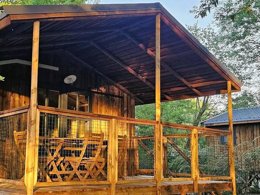 Camping Pas Cher vous présente avec son site Officiel campingpascher.fr, le Camping City Nature classé 3 étoiles, situé sur la commune de Lescar dans le département Pyrénées-atlantiques (Aquitaine) en France. Le camping City Nature vous propose un hébergement de type chalet de 27 m² avec climatisation (télévision). L'établissement vous propose 17 autres types d'hébergements. Découvrez tous nos séjours à petits prix dans la commune et aux alentours de Lescar du département : Pyrénées-atlantiques (Aquitaine). Piscine extérieure, Animations familiales, Aire de jeux enfants, Canoë-kayak, Cyclisme, Pétanque, Terrain multisports, Restaurant,... En savoir plus : cliquez-ICI.