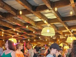 Camping Pas Cher vous présente avec son site Officiel campingpascher.fr, le Camping City Nature classé 3 étoiles, situé sur la commune de Lescar dans le département Pyrénées-atlantiques (Aquitaine) en France. Le camping City Nature vous propose un hébergement de type chalet de 35 m² avec climatisation (télévision). L'établissement vous propose 17 autres types d'hébergements. Découvrez tous nos séjours à petits prix dans la commune et aux alentours de Lescar du département : Pyrénées-atlantiques (Aquitaine). Piscine extérieure, Animations familiales, Aire de jeux enfants, Canoë-kayak, Cyclisme, Pétanque, Terrain multisports, Restaurant,... En savoir plus : cliquez-ICI.