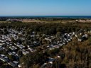 Camping Pas Cher vous présente avec son site Officiel campingpascher.fr, le Camping Tour Opérateur Sur Siblu Mer Et Soleil - FunPass Non Inclus classé 5 étoiles, situé sur la commune de Saint Georges D'oléron dans le département Charente-maritime (Poitou Charentes) en France. Le camping Tour Opérateur Sur Siblu Mer Et Soleil - FunPass Non Inclus vous propose un hébergement de type mobil-home. L'établissement vous propose un autre type d'hébergement. Découvrez tous nos séjours à petits prix dans la commune et aux alentours de Saint Georges D'oléron du département : Charente-maritime (Poitou Charentes). Mer, Piscine couverte, Piscine extérieure, Animations familiales, Club ados, Club enfants, Canoë-kayak, Court de tennis, Golf, Ping-pong, Piscine, Pédalo, Pétanque, Salle de jeux vidéo, Terrain de football, Terrain multisports, Tir à l’arc, Bar, Restaurant, Épicerie,... En savoir plus : cliquez-ICI.