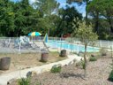 Camping Pas Cher vous présente avec son site Officiel campingpascher.fr, le Camping Domaine Du Lac, situé sur la commune de Montendre dans le département Charente-maritime (Poitou Charentes) en France. Le camping Domaine Du Lac, vous présente un hébergement de type maison et télévision. Le camping Domaine Du Lac vous propose du vendredi 28 août au vendredi 04 septembre 2026 pour 7 nuits à 301€. Cette location propose 126 dates différentes pour réserver votre séjour. Découvrez également les 3 autres gammes d'hébergements du camping. Piscine chauffée, Piscine extérieure, Aire de jeux enfants, Golf, Pétanque, Randonnée, Terrain multisports, Restaurant,... En savoir plus : cliquez-ICI.