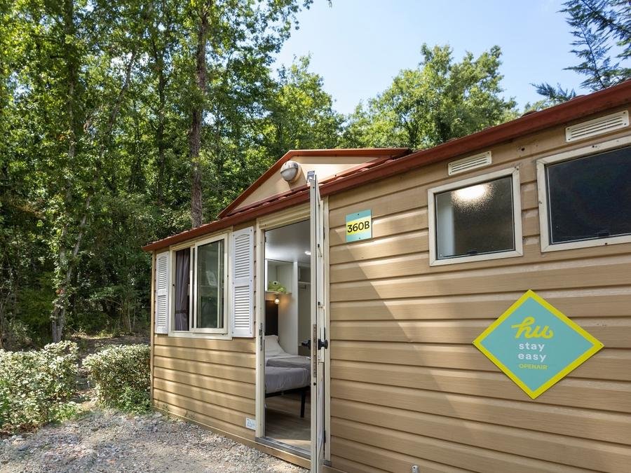 Camping Pas Cher vous présente avec son site Officiel campingpascher.fr, le Camping Hu Firenze Certosa Camping classé 3 étoiles, situé sur la commune de Bottai In Impruneta dans le département Florence (Toscane) en Italie. Le camping Hu Firenze Certosa Camping vous propose un hébergement de type mobil-home de 12 m² avec climatisation. L'établissement vous propose 6 autres types d'hébergements. Découvrez tous nos séjours à petits prix dans la commune et aux alentours de Bottai In Impruneta du département : Florence (Toscane). Piscine extérieure, Aire de jeux enfants, Randonnée, Bar, Restaurant, Épicerie,... En savoir plus : cliquez-ICI.