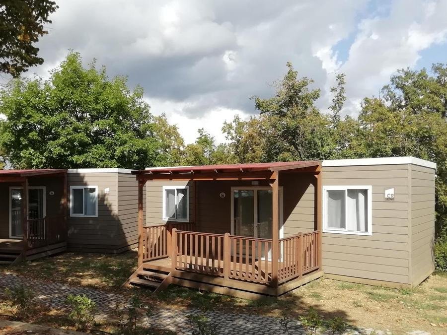 Camping Pas Cher vous présente avec son site Officiel campingpascher.fr, le Camping Hu Firenze Certosa Camping classé 3 étoiles, situé sur la commune de Bottai In Impruneta dans le département Florence (Toscane) en Italie. Le camping Hu Firenze Certosa Camping, vous présente un hébergement de type mobil-home avec climatisation. Le camping Hu Firenze Certosa Camping vous propose du dimanche 01 novembre au dimanche 08 novembre 2026 pour 7 nuits à 533.36€. Cette location propose 143 dates différentes pour réserver votre séjour. Découvrez également les 6 autres gammes d'hébergements du camping. Piscine extérieure, Aire de jeux enfants, Randonnée, Bar, Restaurant, Épicerie,... En savoir plus : cliquez-ICI.