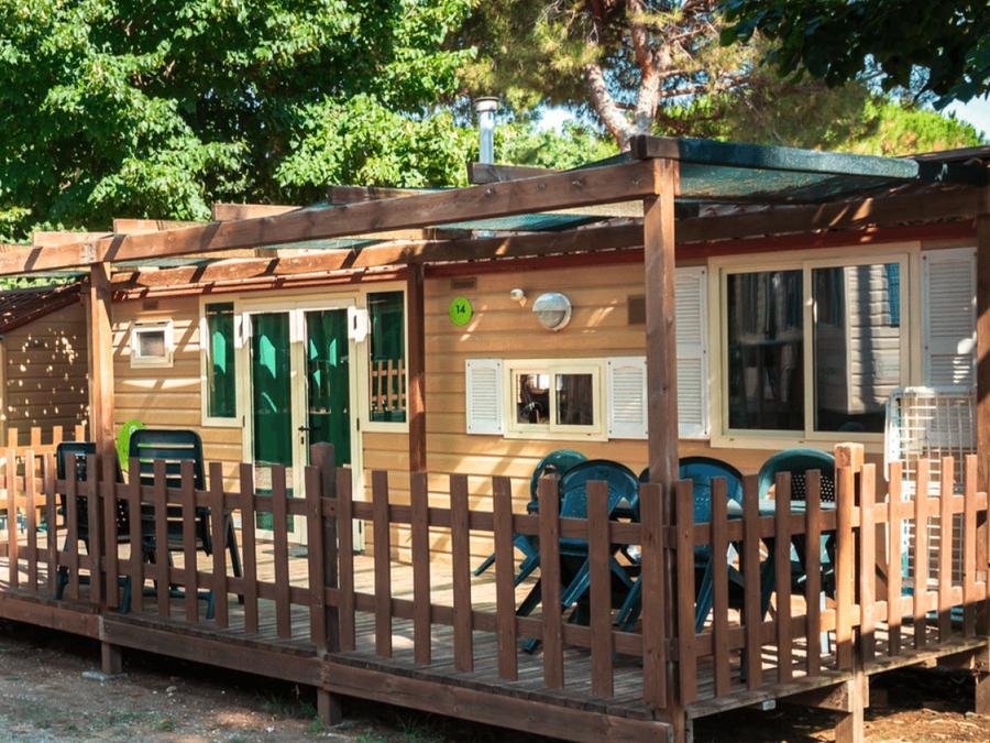 Camping Pas Cher vous présente avec son site Officiel campingpascher.fr, le Camping Hu Firenze Certosa Camping classé 3 étoiles, situé sur la commune de Bottai In Impruneta dans le département Florence (Toscane) en Italie. Le camping Hu Firenze Certosa Camping, vous présente un hébergement de type bungalow pour 1 personne avec climatisation. Le camping Hu Firenze Certosa Camping vous propose du dimanche 01 novembre au dimanche 08 novembre 2026 pour 7 nuits à 501.5€. Cette location propose 197 dates différentes pour réserver votre séjour. Découvrez également les 6 autres gammes d'hébergements du camping. Piscine extérieure, Aire de jeux enfants, Randonnée, Bar, Restaurant, Épicerie,... En savoir plus : cliquez-ICI.