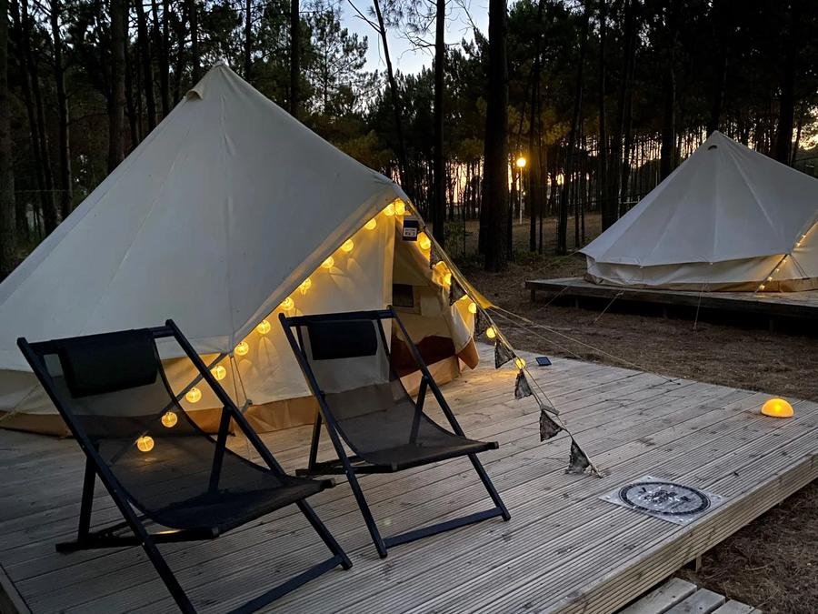 Camping Pas Cher vous présente avec son site Officiel campingpascher.fr, le Camping Por El Parque De Campismo São Miguel classé 3 étoiles, situé sur la commune de Odemira dans le département Alentejo (Alentejo) au Portugal. Le camping Por El Parque De Campismo São Miguel, vous présente un hébergement de type tente. Le camping Por El Parque De Campismo São Miguel vous propose du sam. 12 septembre au sam. 19 septembre 2026 pour 7 nuits à 411€. Cette location propose 62 dates différentes pour réserver votre séjour. Découvrez également les 6 autres gammes d'hébergements du camping. Piscine extérieure, Terrain multisports, Bar, Restaurant, Épicerie,... En savoir plus : cliquez-ICI.