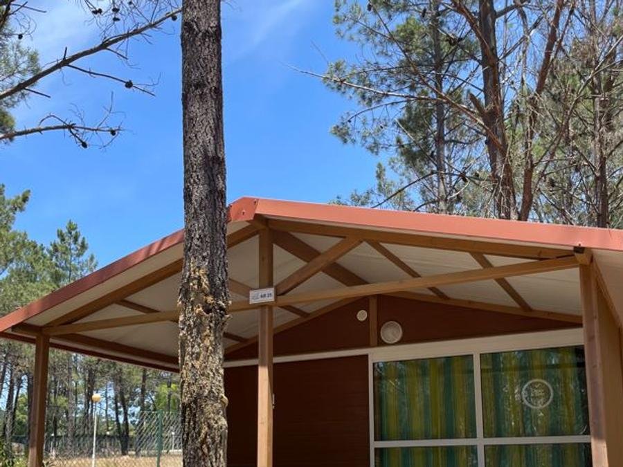 Camping Pas Cher vous présente avec son site Officiel campingpascher.fr, le Camping Por El Parque De Campismo São Miguel classé 3 étoiles, situé sur la commune de Odemira dans le département Alentejo (Alentejo) au Portugal. Le camping Por El Parque De Campismo São Miguel vous propose un hébergement de type bungalow de 37 m² pour 1 personne. L'établissement vous propose 7 autres types d'hébergements. Découvrez tous nos séjours à petits prix dans la commune et aux alentours de Odemira du département : Alentejo (Alentejo). Piscine extérieure, Terrain multisports, Bar, Restaurant, Épicerie,... En savoir plus : cliquez-ICI.