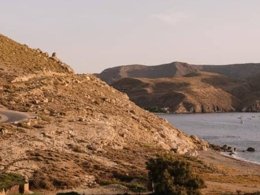 Camping Pas Cher vous présente avec son site Officiel campingpascher.fr, le Camping Por El Parque De Campismo São Miguel classé 3 étoiles, situé sur la commune de Odemira dans le département Alentejo (Alentejo) au Portugal. Le camping Por El Parque De Campismo São Miguel, vous présente un hébergement de type bungalow de 25 m². Le camping Por El Parque De Campismo São Miguel vous propose du lundi 06 avril au lundi 13 avril 2026 pour 7 nuits à 535€. Cette location propose 128 dates différentes pour réserver votre séjour. Découvrez également les 7 autres gammes d'hébergements du camping. Piscine extérieure, Terrain multisports, Bar, Restaurant, Épicerie,... En savoir plus : cliquez-ICI.