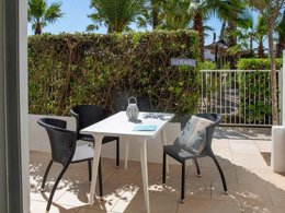 Camping Pas Cher vous présente avec son site Officiel campingpascher.fr, la Résidence Les Bulles De Mer Pierre & Vacances classé 4 étoiles, située sur la commune de Saint Cyprien dans le département Pyrénées-orientales (Languedoc Roussillon) en France. La résidence Les Bulles De Mer Pierre & Vacances, vous présente un hébergement de type appartement de 28 m² avec climatisation et télévision. La résidence Les Bulles De Mer Pierre & Vacances vous propose du sam. 26 septembre au sam. 03 octobre 2026 pour 7 nuits à 651€. Cette location propose 45 dates différentes pour réserver votre séjour. Découvrez également les 3 autres gammes d'hébergements de la résidence. Mer, Piscine extérieure, Location de bateaux, Salle de fitness, Sports nautiques, Bar, Restaurant,... En savoir plus : cliquez-ICI.