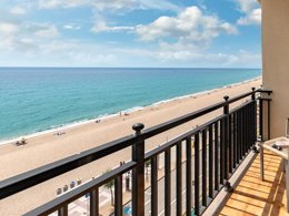 Camping Pas Cher vous présente avec son site Officiel campingpascher.fr, le Établissement Pierre & Vacances Hotel Horitzó classé 4 étoiles, situé sur la commune de Blanes dans le département Gérone (Catalogne) en Espagne. L'établissement Pierre & Vacances Hotel Horitzó, vous présente un hébergement de type chambre de 11 m² avec climatisation et télévision. L'établissement Pierre & Vacances Hotel Horitzó vous propose du dimanche 01 novembre au dimanche 08 novembre 2026 pour 7 nuits à 529€. Cette location propose 181 dates différentes pour réserver votre séjour. Découvrez également les 6 autres gammes d'hébergements du hôtel. Salle de fitness, Bar,... En savoir plus : cliquez-ICI.
