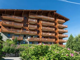 Camping Pas Cher vous présente avec son site Officiel campingpascher.fr, la Résidence Pierre & Vacances Premium Le Roselend classé 4 étoiles, située sur la commune de Bourg St Maurice dans le département Savoie (Rhône Alpes) en France. La résidence Pierre & Vacances Premium Le Roselend, vous présente un hébergement de type appartement de 40 m² et télévision. La résidence Pierre & Vacances Premium Le Roselend vous propose du dimanche 23 août au dimanche 30 août 2026 pour 7 nuits à 842€. Cette location propose 35 dates différentes pour réserver votre séjour. Découvrez également les 6 autres gammes d'hébergements de la résidence. Piscine chauffée, Piscine couverte, Canyoning, Centre équestre, Court de tennis, Escalade, Randonnée, Épicerie,... En savoir plus : cliquez-ICI.