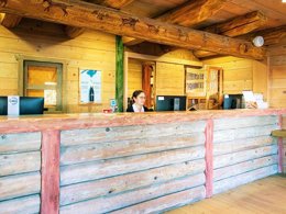 Camping Pas Cher vous présente avec son site Officiel campingpascher.fr, la Résidence Pierre & Vacances Premium Le Roselend classé 4 étoiles, située sur la commune de Bourg St Maurice dans le département Savoie (Rhône Alpes) en France. La résidence Pierre & Vacances Premium Le Roselend, vous présente un hébergement de type appartement de 50 m² et télévision. La résidence Pierre & Vacances Premium Le Roselend vous propose du dimanche 23 août au dimanche 30 août 2026 pour 7 nuits à 1005€. Cette location propose 14 dates différentes pour réserver votre séjour. Découvrez également les 6 autres gammes d'hébergements de la résidence. Piscine chauffée, Piscine couverte, Canyoning, Centre équestre, Court de tennis, Escalade, Randonnée, Épicerie,... En savoir plus : cliquez-ICI.