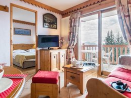 Camping Pas Cher vous présente avec son site Officiel campingpascher.fr, la Résidence Pierre & Vacances Premium Le Roselend classé 4 étoiles, située sur la commune de Bourg St Maurice dans le département Savoie (Rhône Alpes) en France. La résidence Pierre & Vacances Premium Le Roselend, vous présente un hébergement de type appartement de 35 m² et télévision. La résidence Pierre & Vacances Premium Le Roselend vous propose du sam. 11 avril au sam. 18 avril 2026 pour 7 nuits à 1008€. Cette location propose 4 dates différentes pour réserver votre séjour. Découvrez également les 6 autres gammes d'hébergements de la résidence. Piscine chauffée, Piscine couverte, Canyoning, Centre équestre, Court de tennis, Escalade, Randonnée, Épicerie,... En savoir plus : cliquez-ICI.