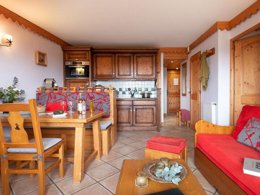 Camping Pas Cher vous présente avec son site Officiel campingpascher.fr, la Résidence Pierre & Vacances Premium Le Roselend classé 4 étoiles, située sur la commune de Bourg St Maurice dans le département Savoie (Rhône Alpes) en France. La résidence Pierre & Vacances Premium Le Roselend, vous présente un hébergement de type appartement de 50 m² et télévision. La résidence Pierre & Vacances Premium Le Roselend vous propose du dimanche 23 août au dimanche 30 août 2026, en promotion à -10% pour 7 nuits à 757,80 € au lieu de 842,0 € soit une Économie de 84,20 €. Cette location propose 41 dates différentes pour réserver votre séjour. Découvrez également les 6 autres gammes d'hébergements de la résidence. Piscine chauffée, Piscine couverte, Canyoning, Centre équestre, Court de tennis, Escalade, Randonnée, Épicerie,... En savoir plus : cliquez-ICI.