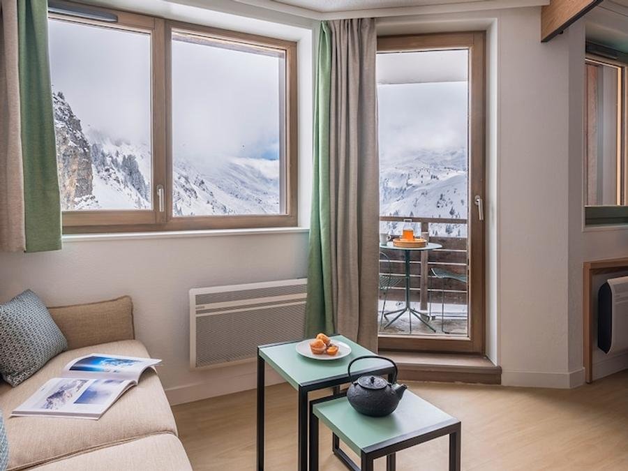 Camping Pas Cher vous présente avec son site Officiel campingpascher.fr, la Résidence Pierre & Vacances Capella classé 4 étoiles, située sur la commune de Avoriaz dans le département Haute-savoie (Rhône Alpes) en France. La résidence Pierre & Vacances Capella, vous présente un hébergement de type appartement. La résidence Pierre & Vacances Capella vous propose du dimanche 11 avril au dimanche 18 avril 2027 pour 7 nuits à 1001€. Cette location propose 7 dates différentes pour réserver votre séjour. Découvrez également les 1 autres gammes d'hébergements de la résidence. Piscine chauffée, Piscine couverte, Bar, Café, Restaurant, Épicerie,... En savoir plus : cliquez-ICI.