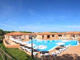 Camping Pas Cher vous présente avec son site Officiel campingpascher.fr, la Résidence Pierre & Vacances Vignola Mare classé 3 étoiles, située sur la commune de Aglientu dans le département Olbia-tempio (Sardaigne) en Italie. La résidence Pierre & Vacances Vignola Mare, vous présente un hébergement de type studio de 27 m² avec climatisation et télévision. La résidence Pierre & Vacances Vignola Mare vous propose du sam. 17 avril au sam. 24 avril 2027 pour 7 nuits à 322€. Cette location propose 9 dates différentes pour réserver votre séjour. Découvrez également les 4 autres gammes d'hébergements de la résidence. Piscine extérieure, Location de bateaux, Sports nautiques, Épicerie,... En savoir plus : cliquez-ICI.