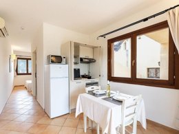 Camping Pas Cher vous présente avec son site Officiel campingpascher.fr, la Résidence Pierre & Vacances Vignola Mare classé 3 étoiles, située sur la commune de Aglientu dans le département Olbia-tempio (Sardaigne) en Italie. La résidence Pierre & Vacances Vignola Mare, vous présente un hébergement de type studio de 27 m² avec climatisation et télévision. La résidence Pierre & Vacances Vignola Mare vous propose du vendredi 09 octobre au vendredi 16 octobre 2026 pour 7 nuits à 280€. Cette location propose 164 dates différentes pour réserver votre séjour. Découvrez également les 4 autres gammes d'hébergements de la résidence. Piscine extérieure, Location de bateaux, Sports nautiques, Épicerie,... En savoir plus : cliquez-ICI.