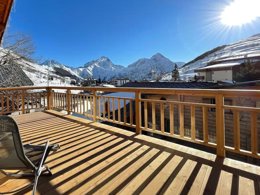 Camping Pas Cher vous présente avec son site Officiel campingpascher.fr, la Résidence Chalet Odalys Le Chabichou, située sur la commune de Les 2 Alpes dans le département Isère (Rhône Alpes) en France. La résidence Chalet Odalys Le Chabichou vous propose un hébergement de type chalet. L'établissement vous propose un autre type d'hébergement. Découvrez tous nos séjours à petits prix dans la commune et aux alentours de Les 2 Alpes du département : Isère (Rhône Alpes). Baby-foot, Escalade, Golf, Piscine, Salle de fitness,... En savoir plus : cliquez-ICI.