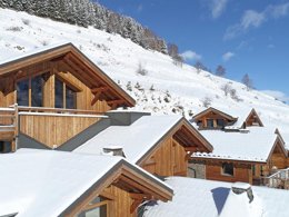 Camping Pas Cher vous présente avec son site Officiel campingpascher.fr, la Résidence Chalet Odalys Chambertin Lodge, située sur la commune de Les 2 Alpes dans le département Isère (Rhône Alpes) en France. La résidence Chalet Odalys Chambertin Lodge vous propose un hébergement de type chalet. L'établissement vous propose un autre type d'hébergement. Découvrez tous nos séjours à petits prix dans la commune et aux alentours de Les 2 Alpes du département : Isère (Rhône Alpes). Salle de fitness,... En savoir plus : cliquez-ICI.