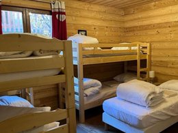 Camping Pas Cher vous présente avec son site Officiel campingpascher.fr, la Résidence Chalet Odalys Erika, située sur la commune de Les 2 Alpes dans le département Isère (Rhône Alpes) en France. La résidence Chalet Odalys Erika vous propose un hébergement de type chalet. L'établissement vous propose un autre type d'hébergement. Découvrez tous nos séjours à petits prix dans la commune et aux alentours de Les 2 Alpes du département : Isère (Rhône Alpes). Piscine couverte, Centre équestre, Court de tennis, Escalade, Rafting, Randonnée, Terrain de beach-volley, Tir à l’arc, Trampoline,... En savoir plus : cliquez-ICI.