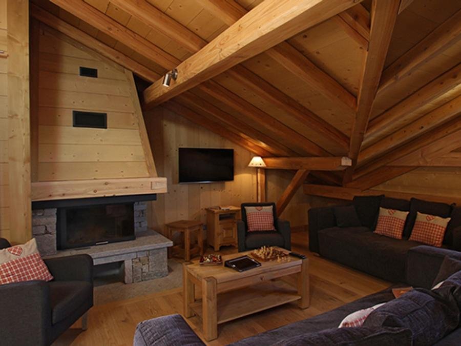 Camping Pas Cher vous présente avec son site Officiel campingpascher.fr, la Résidence Chalet Odalys Levanna Orientale, située sur la commune de Les 2 Alpes dans le département Isère (Rhône Alpes) en France. La résidence Chalet Odalys Levanna Orientale, vous présente un hébergement de type chalet. La résidence Chalet Odalys Levanna Orientale vous propose du sam. 13 juin au sam. 20 juin 2026, en promotion à -15% pour 7 nuits à 1300,50 € au lieu de 1530,0 € soit une Économie de 229,50 €. Cette location propose 1 dates différentes pour réserver votre séjour. Découvrez également les 1 autres gammes d'hébergements de la résidence. Restaurant, Épicerie,... En savoir plus : cliquez-ICI.