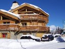 Camping Pas Cher vous présente avec son site Officiel campingpascher.fr, la Résidence Chalet Odalys Levanna Orientale, située sur la commune de Les 2 Alpes dans le département Isère (Rhône Alpes) en France. La résidence Chalet Odalys Levanna Orientale, vous présente un hébergement de type chalet. La résidence Chalet Odalys Levanna Orientale vous propose du sam. 13 juin au sam. 20 juin 2026, en promotion à -15% pour 7 nuits à 1300,50 € au lieu de 1530,0 € soit une Économie de 229,50 €. Cette location propose 1 dates différentes pour réserver votre séjour. Découvrez également les 1 autres gammes d'hébergements de la résidence. Restaurant, Épicerie,... En savoir plus : cliquez-ICI.