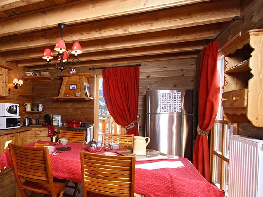Camping Pas Cher vous présente avec son site Officiel campingpascher.fr, la Résidence Chalet Odalys Mélusine, située sur la commune de L'alpe D'huez dans le département Isère (Rhône Alpes) en France. La résidence Chalet Odalys Mélusine vous propose un hébergement de type chalet. L'établissement vous propose un autre type d'hébergement. Découvrez tous nos séjours à petits prix dans la commune et aux alentours de L'alpe D'huez du département : Isère (Rhône Alpes).... En savoir plus : cliquez-ICI.