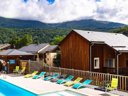 Camping Pas Cher vous présente avec son site Officiel campingpascher.fr, la Résidence Domaine De La Vallée D'Ax - Vacancéole classé 3 étoiles, située sur la commune de Ax Les Thermes dans le département Ariège (Midi Pyrénées) en France. La résidence Domaine De La Vallée D'Ax - Vacancéole, vous présente un hébergement de type studio de 20 m² et télévision. La résidence Domaine De La Vallée D'Ax - Vacancéole vous proposeun séjour PAS CHER avec une REMISEdu sam. 24 octobre au sam. 31 octobre 2026, en promotion à -30% pour 7 nuits à 247,10 € au lieu de 353,0 € soit une Économie de 105,90 €. Cette location propose 142 dates différentes pour réserver votre séjour. Découvrez également les 7 autres gammes d'hébergements de la résidence. Piscine extérieure, Cyclisme, Randonnée,... En savoir plus : cliquez-ICI.