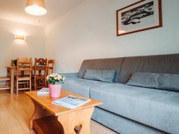 Camping Pas Cher vous présente avec son site Officiel campingpascher.fr, la Résidence Domaine De La Vallée D'Ax - Vacancéole classé 3 étoiles, située sur la commune de Ax Les Thermes dans le département Ariège (Midi Pyrénées) en France. La résidence Domaine De La Vallée D'Ax - Vacancéole, vous présente un hébergement de type appartement de 34 m² pour 1 personne et télévision. La résidence Domaine De La Vallée D'Ax - Vacancéole vous propose du sam. 24 octobre au sam. 31 octobre 2026, en promotion à -29% pour 7 nuits à 600,10 € au lieu de 850,6 € soit une Économie de 250,50 €. Cette location propose 222 dates différentes pour réserver votre séjour. Découvrez également les 7 autres gammes d'hébergements de la résidence. Piscine extérieure, Cyclisme, Randonnée,... En savoir plus : cliquez-ICI.