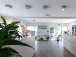 Camping Pas Cher vous présente avec son site Officiel campingpascher.fr, la Résidence Amadria Park Apartments Sibenik classé 4 étoiles, située sur la commune de Sibenik dans le département Sibenij-knin (Dalmatie) en Croatie. La résidence Amadria Park Apartments Sibenik, vous présente un hébergement de type appartement de 30 m² pour 2 personnes avec climatisation et télévision. La résidence Amadria Park Apartments Sibenik vous propose du lundi 05 janvier au lundi 12 janvier 2026 pour 7 nuits à 392€. Cette location propose 356 dates différentes pour réserver votre séjour. Découvrez également les 2 autres gammes d'hébergements de la résidence. Piscine extérieure, Animation enfants, Animations familiales, Club enfants, Aire de jeux enfants, Aire de jeux intérieure, Centre équestre, Club enfant de nuit, Court de tennis, Cyclisme, Location de bateaux, Parcours sportif, Ping-pong, Salle de fitness, Terrain de basketball, Terrain de football, Bar, Restaurant, Supermarché,... En savoir plus : cliquez-ICI.