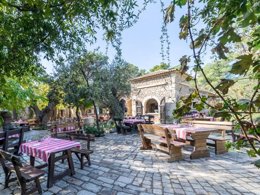 Camping Pas Cher vous présente avec son site Officiel campingpascher.fr, la Résidence Amadria Park Apartments Sibenik classé 4 étoiles, située sur la commune de Sibenik dans le département Sibenij-knin (Dalmatie) en Croatie. La résidence Amadria Park Apartments Sibenik, vous présente un hébergement de type appartement de 55 m² pour 5 personnes avec climatisation et télévision. La résidence Amadria Park Apartments Sibenik vous propose du sam. 13 décembre au sam. 20 décembre 2025 avec un DÉPART DEMAIN pour 7 nuits à 485.1€. Cette location propose 314 dates différentes pour réserver votre séjour. Découvrez également les 2 autres gammes d'hébergements de la résidence. Piscine extérieure, Animation enfants, Animations familiales, Club enfants, Aire de jeux enfants, Aire de jeux intérieure, Centre équestre, Club enfant de nuit, Court de tennis, Cyclisme, Location de bateaux, Parcours sportif, Ping-pong, Salle de fitness, Terrain de basketball, Terrain de football, Bar, Restaurant, Supermarché,... En savoir plus : cliquez-ICI.