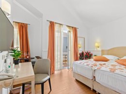 Camping Pas Cher vous présente avec son site Officiel campingpascher.fr, la Résidence Amadria Park Apartments Sibenik classé 4 étoiles, située sur la commune de Sibenik dans le département Sibenij-knin (Dalmatie) en Croatie. La résidence Amadria Park Apartments Sibenik, vous présente un hébergement de type appartement de 30 m² pour 2 personnes avec climatisation et télévision. La résidence Amadria Park Apartments Sibenik vous propose du lundi 05 janvier au lundi 12 janvier 2026 pour 7 nuits à 392€. Cette location propose 356 dates différentes pour réserver votre séjour. Découvrez également les 2 autres gammes d'hébergements de la résidence. Piscine extérieure, Animation enfants, Animations familiales, Club enfants, Aire de jeux enfants, Aire de jeux intérieure, Centre équestre, Club enfant de nuit, Court de tennis, Cyclisme, Location de bateaux, Parcours sportif, Ping-pong, Salle de fitness, Terrain de basketball, Terrain de football, Bar, Restaurant, Supermarché,... En savoir plus : cliquez-ICI.