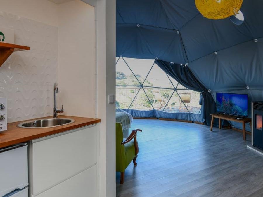 Camping Pas Cher vous présente avec son site Officiel campingpascher.fr, le Camping Wecamp Reserva Alecrim classé 4 étoiles, situé sur la commune de Santiago Do Cacém dans le département Alentejo (Alentejo) au Portugal. Le camping Wecamp Reserva Alecrim, vous présente un hébergement de type tente avec climatisation. Le camping Wecamp Reserva Alecrim vous propose du dimanche 25 octobre au dimanche 01 novembre 2026 pour 7 nuits à 1053€. Cette location propose 64 dates différentes pour réserver votre séjour. Découvrez également les 13 autres gammes d'hébergements du camping. Piscine couverte, Piscine extérieure, Animations familiales, Club ados, Club enfants, Randonnée, Bar, Restaurant, Snack/Bar,... En savoir plus : cliquez-ICI.