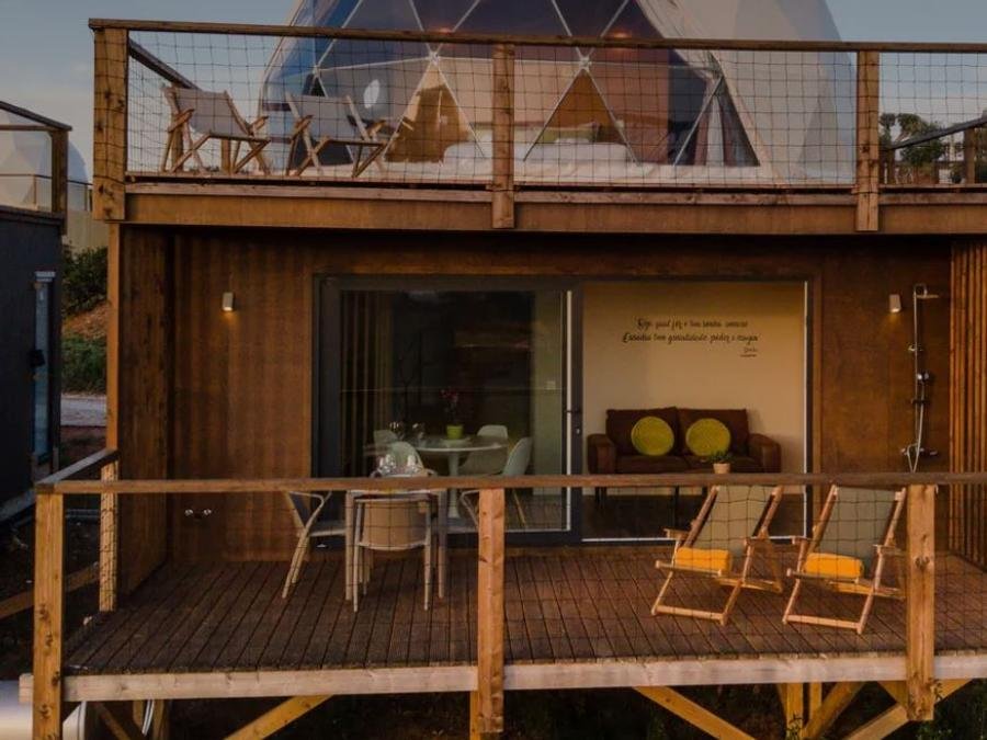 Camping Pas Cher vous présente avec son site Officiel campingpascher.fr, le Camping Wecamp Reserva Alecrim classé 4 étoiles, situé sur la commune de Santiago Do Cacém dans le département Alentejo (Alentejo) au Portugal. Le camping Wecamp Reserva Alecrim, vous présente un hébergement de type tente avec climatisation. Le camping Wecamp Reserva Alecrim vous propose du dimanche 25 octobre au dimanche 01 novembre 2026 pour 7 nuits à 1210.95€. Cette location propose 46 dates différentes pour réserver votre séjour. Découvrez également les 13 autres gammes d'hébergements du camping. Piscine couverte, Piscine extérieure, Animations familiales, Club ados, Club enfants, Randonnée, Bar, Restaurant, Snack/Bar,... En savoir plus : cliquez-ICI.