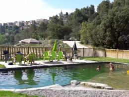 Camping Pas Cher vous présente avec son site Officiel campingpascher.fr, le Camping Le Vallon Du Luberon classé 3 étoiles, situé sur la commune de Bonnieux dans le département Vaucluse (Provence Alpes Côte D'azur) en France. Le camping Le Vallon Du Luberon vous propose un hébergement de type hébergement insolite de 5 m². L'établissement vous propose 8 autres types d'hébergements. Découvrez tous nos séjours à petits prix dans la commune et aux alentours de Bonnieux du département : Vaucluse (Provence Alpes Côte D'azur). Piscine extérieure, Aire de jeux enfants, Snack/Bar,... En savoir plus : cliquez-ICI.