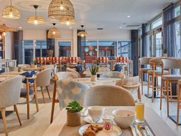 Camping Pas Cher vous présente avec son site Officiel campingpascher.fr, la Résidence Odalys Collection L'Orée Du Parc classé 4 étoiles, située sur la commune de Royan dans le département Charente-maritime (Poitou Charentes) en France. La résidence Odalys Collection L'Orée Du Parc, vous présente un hébergement de type appartement de 42 m² pour 6 personnes et télévision. La résidence Odalys Collection L'Orée Du Parc vous proposeun séjour PAS CHER avec une REMISEdu sam. 07 mars au sam. 14 mars 2026, en promotion à -30% pour 7 nuits à 237,30 € au lieu de 339,0 € soit une Économie de 101,70 €. Cette location propose 32 dates différentes pour réserver votre séjour. Découvrez également les 3 autres gammes d'hébergements de la résidence. Piscine couverte, Piscine extérieure, Jet-ski, Planche à voile, Salle de fitness, Voile, kiteSurf,... En savoir plus : cliquez-ICI.