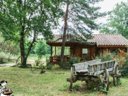 Camping Pas Cher vous présente avec son site Officiel campingpascher.fr, le Camping Les Fées Du Moulin, situé sur la commune de Lisle Sur Tarn dans le département Tarn (Midi Pyrénées) en France. Le camping Les Fées Du Moulin, vous présente un hébergement de type chalet de 35 m² pour 5 personnes. Le camping Les Fées Du Moulin vous propose du vendredi 23 octobre au vendredi 30 octobre 2026 pour 7 nuits à 514.5€. Cette location propose 355 dates différentes pour réserver votre séjour. Découvrez également les 2 autres gammes d'hébergements du camping. Baby-foot, Randonnée, Salle de jeux vidéo, Dépôt de pain, Épicerie,... En savoir plus : cliquez-ICI.