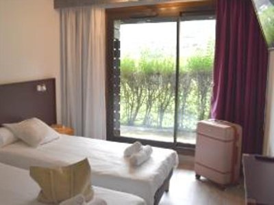 Cliquez pour découvrir toutes les photos de l'HÉBERGEMENT ! chambre - Village De Vacances Cévéo De Luz photo 4