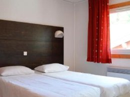 Camping Pas Cher vous présente avec son site Officiel campingpascher.fr, le Village vacances Village Club Cévéo De Bois D'Amont, situé sur la commune de Bois D'amont dans le département Jura (Franche Comté) en France. Le village vacances Village Club Cévéo De Bois D'Amont, vous présente un hébergement de type chambre pour 3 personnes et télévision. Le village vacances Village Club Cévéo De Bois D'Amont vous propose du mercredi 06 mai au mercredi 13 mai 2026, en promotion à -19% pour 7 nuits à 1090,25 € au lieu de 1362,81 € soit une Économie de 272,56 €. Cette location propose 26 dates différentes pour réserver votre séjour. Découvrez également les 8 autres gammes d'hébergements du village vacances. Piscine chauffée, Piscine couverte, Club ados, Club enfants, Baby-foot, Ping-pong, Bar,... En savoir plus : cliquez-ICI.